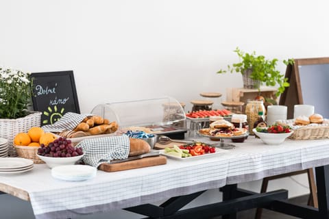 Daily buffet breakfast for a fee