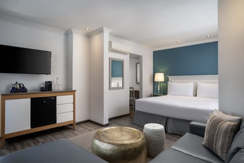 Junior Suite, 1 King Bed | Lounge