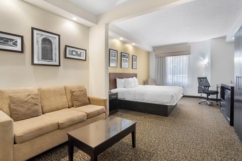 Suite, 1 King Bed, Non Smoking | In-room safe, desk, iron/ironing board, free WiFi
