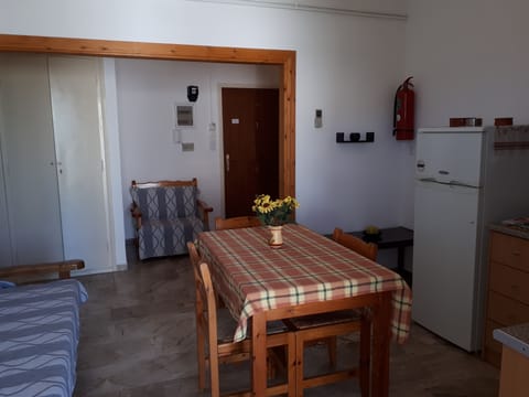 Apartment, 1 Bedroom, Sea View | In-room dining