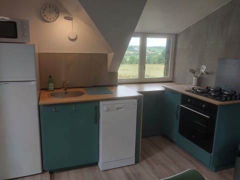 Family Cottage, Ensuite | Private kitchen | Highchair