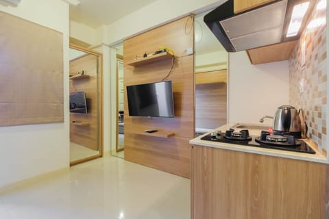 Room | Private kitchenette | Fridge, stovetop, cookware/dishes/utensils