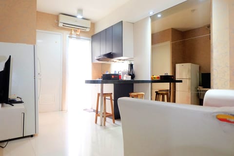 Room | Private kitchen | Fridge, stovetop, electric kettle, cookware/dishes/utensils