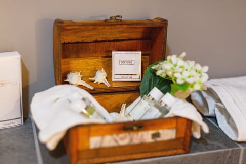 Superior Double Room | Bathroom amenities | Shower, free toiletries, hair dryer, slippers