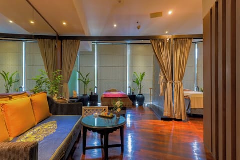 Couples treatment rooms, body treatments, Thai massages, sports massages