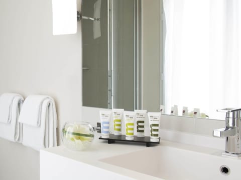 Classic Room, 1 Double Bed | Premium bedding, minibar, in-room safe, desk