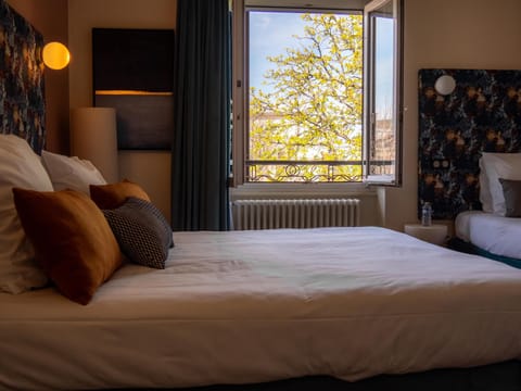 In-room safe, desk, soundproofing, iron/ironing board