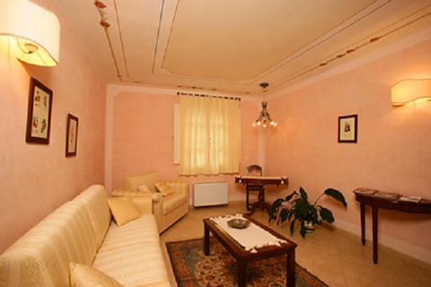 Junior Suite | Living area | 32-inch flat-screen TV with digital channels, TV, first-run movies