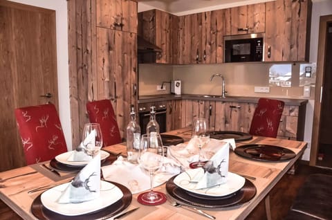 Apartment, 2 Bedrooms | In-room dining