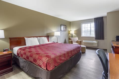 Room, 1 King Bed, Non Smoking | Desk, iron/ironing board, WiFi (free), alarm clocks