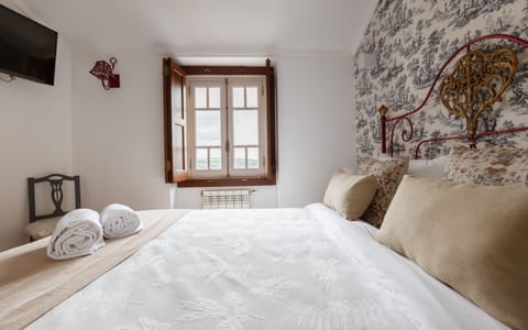 Traditional Double Room, Private Bathroom | Individually decorated, individually furnished, free WiFi, bed sheets