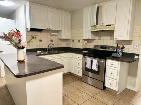 Classic Apartment, Multiple Beds | Private kitchen | Fridge, microwave