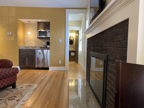 Room, 1 Queen Bed, Fireplace | Private kitchenette | Coffee/tea maker