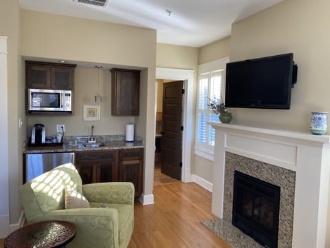 Room, 1 Queen Bed, Fireplace | Private kitchen | Coffee/tea maker