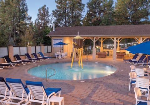 2 outdoor pools
