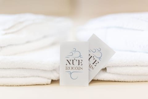 Double or Twin Room (Camera 4) | Bathroom amenities | Shower, hair dryer, bidet, towels