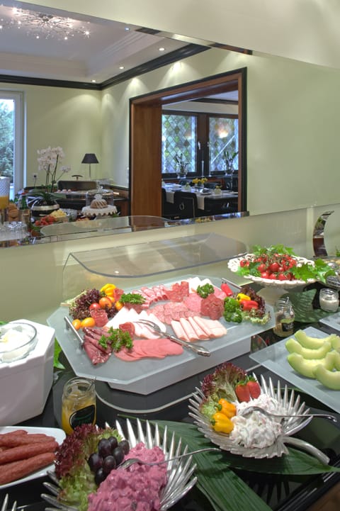 Daily buffet breakfast (EUR 9.8 per person)