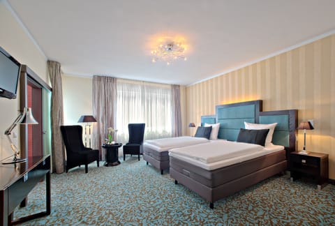Comfort Double Room | Pillowtop beds, in-room safe, individually furnished, desk