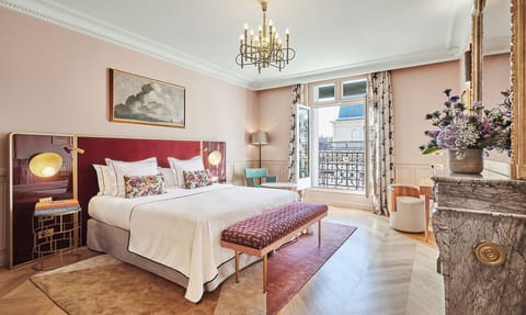 Egyptian cotton sheets, premium bedding, minibar, in-room safe