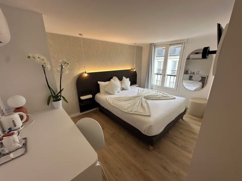 Superior Double Room | Minibar, in-room safe, desk, soundproofing