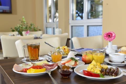 Daily buffet breakfast for a fee