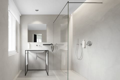 Comfort Double Room, Balcony | Bathroom | Shower, rainfall showerhead, free toiletries, hair dryer