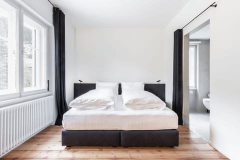 Classic Room, Courtyard View | Premium bedding, down comforters, free WiFi, bed sheets