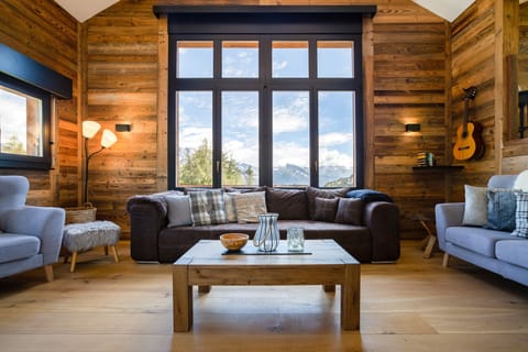 Chalet (4 Bedrooms) | Front of property