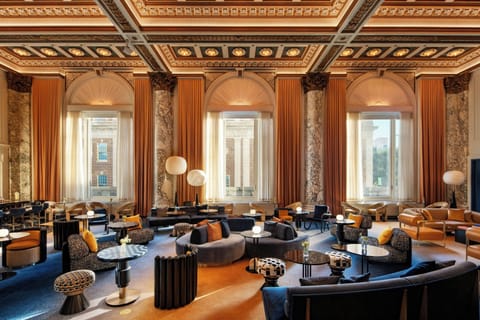 2 bars/lounges, cocktail bar, rooftop bar