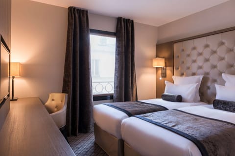 Double or Twin Room | Minibar, in-room safe, desk, blackout drapes