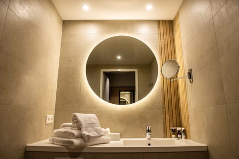 Shower, rainfall showerhead, eco-friendly toiletries, hair dryer