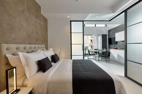 Comfort Loft | Premium bedding, in-room safe, individually decorated, blackout drapes