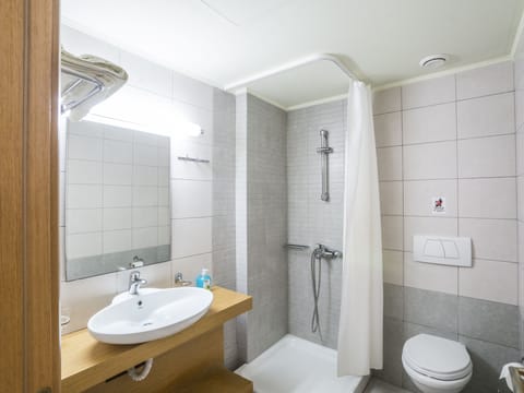 Free toiletries, hair dryer, towels