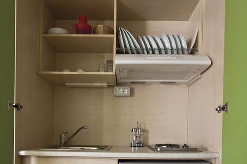 Fridge, stovetop, coffee/tea maker, electric kettle