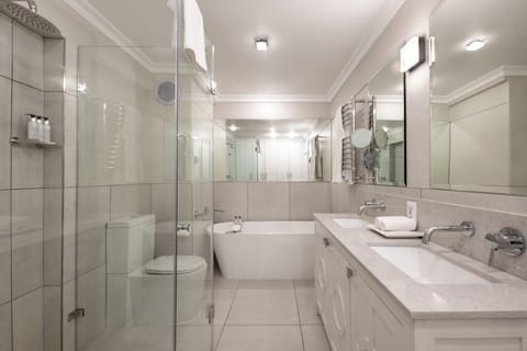 Suite | Bathroom | Shower, hair dryer, bathrobes, slippers