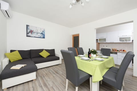 Villa, 3 Bedrooms, Private Pool, Mountain View | Living room | Fireplace