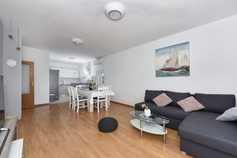 Villa, 3 Bedrooms, Private Pool, Pool View | In-room dining