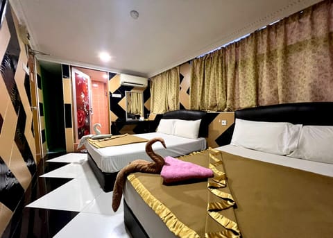 Quadruple Room | Desk, WiFi (free)