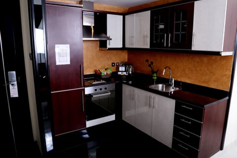 Club Studio, City View | In-room safe, desk, iron/ironing board, free cribs/infant beds