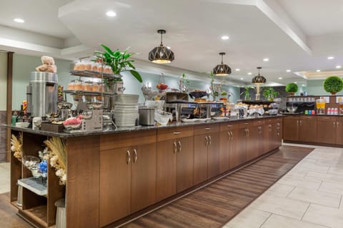 Daily cooked-to-order breakfast (USD 10 per person)