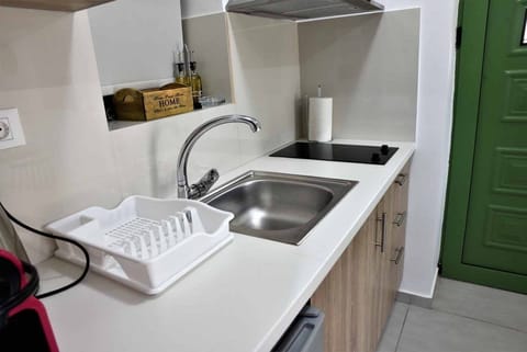 Fridge, stovetop, electric kettle, cookware/dishes/utensils