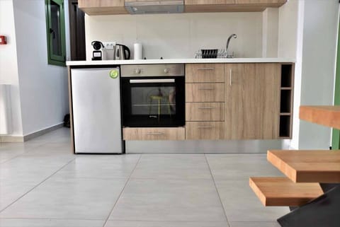 Family House | Private kitchen | Fridge, stovetop, electric kettle, cookware/dishes/utensils