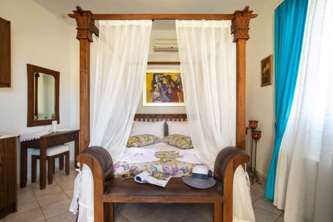 Romantic Studio Suite, 1 King Bed | 1 bedroom, premium bedding, in-room safe, individually decorated