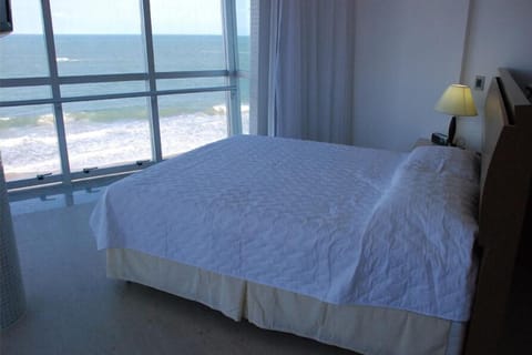 Executive Room | In-room safe, desk, blackout drapes, soundproofing