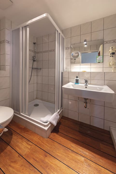 Shower, free toiletries, hair dryer, towels