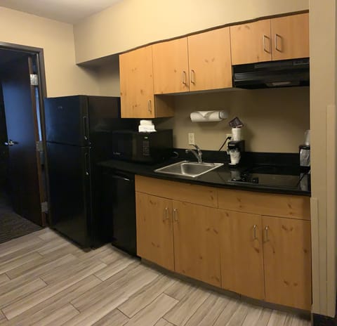 Fridge, microwave, dishwasher, coffee/tea maker