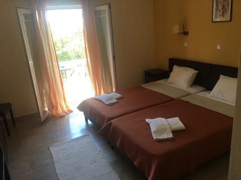 Twin Room | Desk, soundproofing, free WiFi, bed sheets