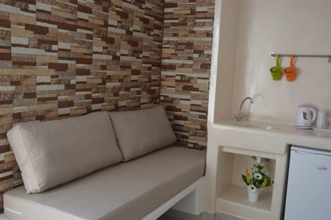 Traditional Triple Room | In-room safe, blackout drapes, soundproofing, iron/ironing board