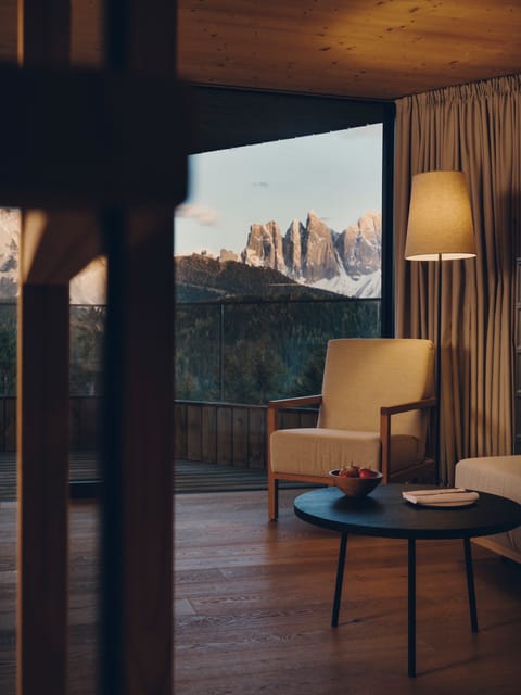 Suite, Tower (3) | Minibar, in-room safe, desk, laptop workspace