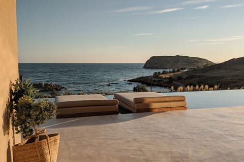 Infinity pool